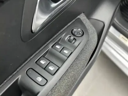 Photo 17 Peugeot 208  PureTech 100 S&S BVM6