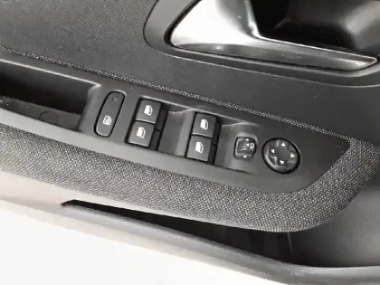 Photo 21 Peugeot 208  PureTech 75 S&S BVM5