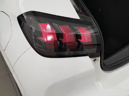 Photo 16 Peugeot 208  PureTech 75 S&S BVM5