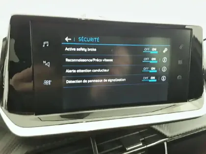 Photo 19 Peugeot 208  PureTech 75 S&S BVM5