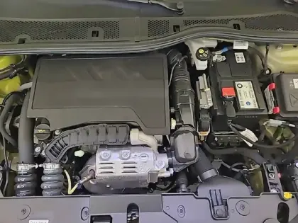 Photo 32 Peugeot 208 Gén. II Ph2 Style 5