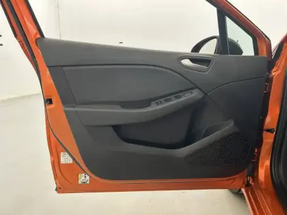 Photo 10 Renault Clio  E-Tech full hybrid 145 ch GSR2