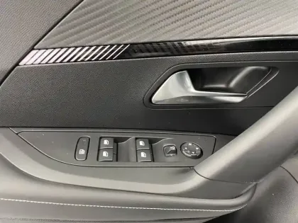 Photo 31 Peugeot 2008  100 S&S BVM6