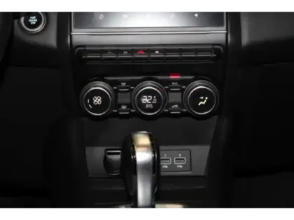 Photo 11 Renault Captur  E-Tech Plug-in 160 - 21