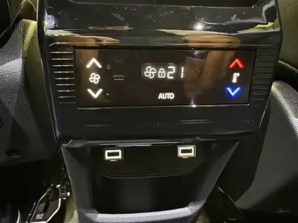 Photo 127 Peugeot 5008  Plug-in Hybrid 195 e-DCS7