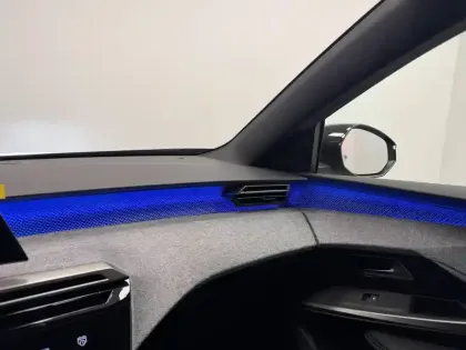 Photo 101 Peugeot 5008  Plug-in Hybrid 195 e-DCS7