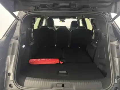 Photo 111 Peugeot 5008  Plug-in Hybrid 195 e-DCS7