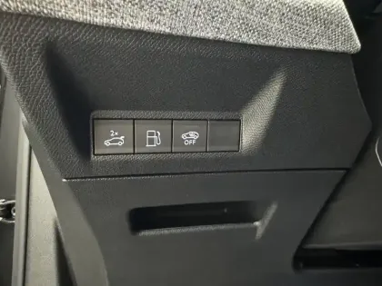 Photo 135 Peugeot 5008  Plug-in Hybrid 195 e-DCS7