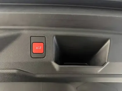 Photo 125 Peugeot 5008  Plug-in Hybrid 195 e-DCS7