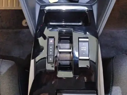 Photo 13 Citroën C4 e- 136 ch Automatique