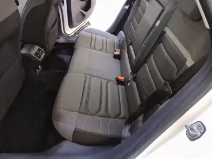 Photo 11 Citroën C4 e- 136 ch Automatique