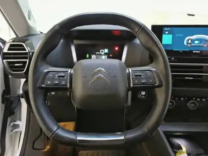 Photo 8 Citroën C4 e- 136 ch Automatique