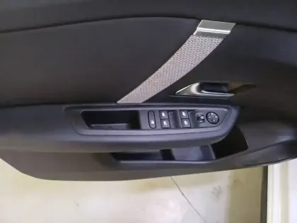 Photo 19 Citroën C4 e- 136 ch Automatique