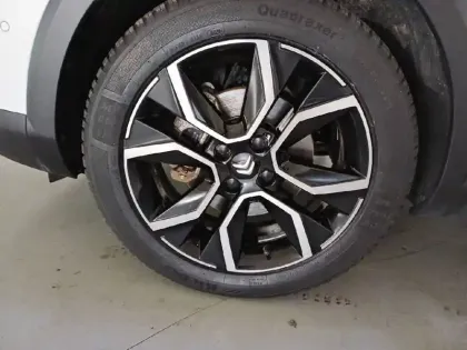 Photo 12 Citroën C4 e- 136 ch Automatique