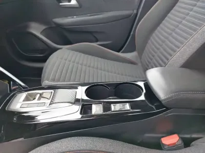 Photo 13 Peugeot 208  Electrique 50 kWh 136ch