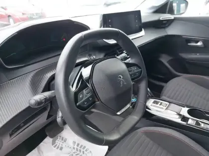 Photo 8 Peugeot 208  Electrique 50 kWh 136ch