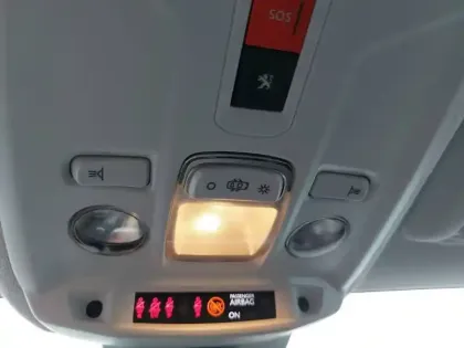 Photo 19 Peugeot 208  Electrique 50 kWh 136ch