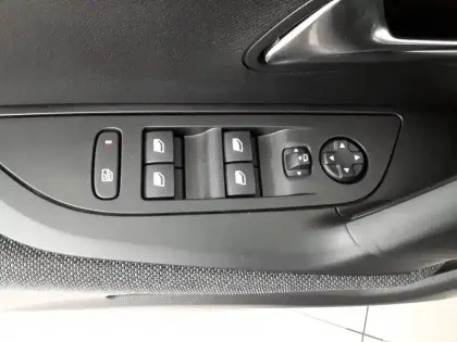 Photo 20 Peugeot 2008  Electrique 136 ch