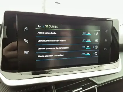 Photo 18 Peugeot 2008  Electrique 136 ch