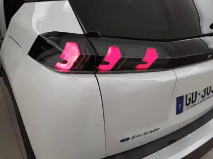 Photo 16 Peugeot 2008  Electrique 136 ch