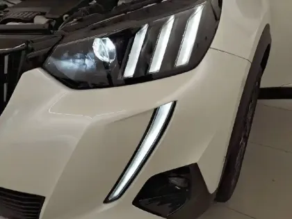 Photo 44 Peugeot 2008  PureTech 130 S&S BVM6