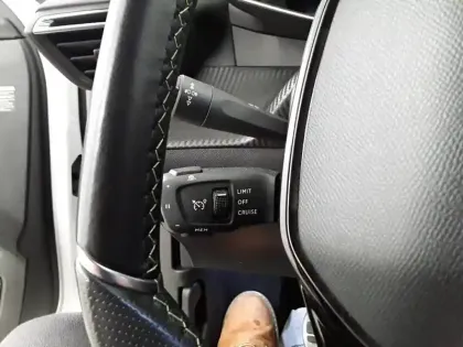 Photo 52 Peugeot 2008  PureTech 130 S&S BVM6