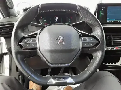 Photo 66 Peugeot 2008  PureTech 130 S&S BVM6