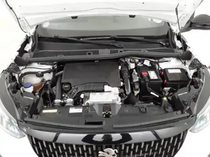 Photo 55 Peugeot 2008  PureTech 130 S&S BVM6