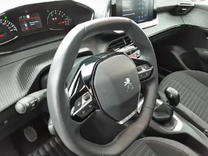 Photo 50 Peugeot 208  PureTech 75 S&S BVM5