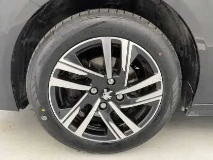 Photo 16 Peugeot 208  PureTech 100 S&S EAT8