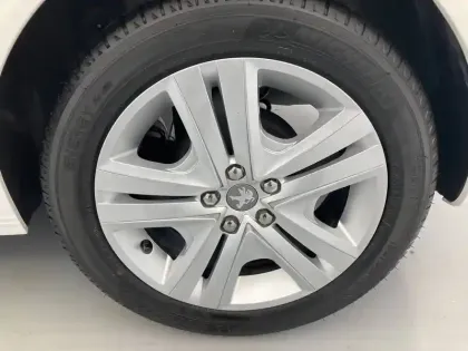 Photo 18 Peugeot 208  PureTech 82ch S&S BVM5