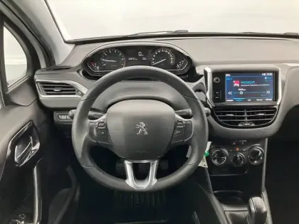 Photo 20 Peugeot 208  PureTech 82ch S&S BVM5