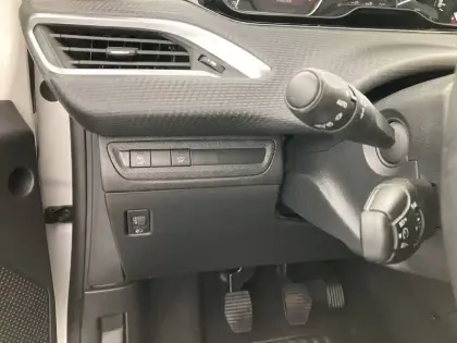 Photo 8 Peugeot 208  PureTech 82ch S&S BVM5