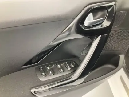 Photo 14 Peugeot 208  PureTech 82ch S&S BVM5