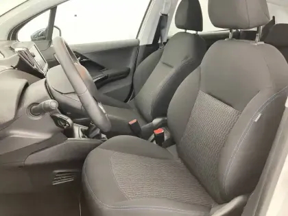 Photo 17 Peugeot 208  PureTech 82ch S&S BVM5