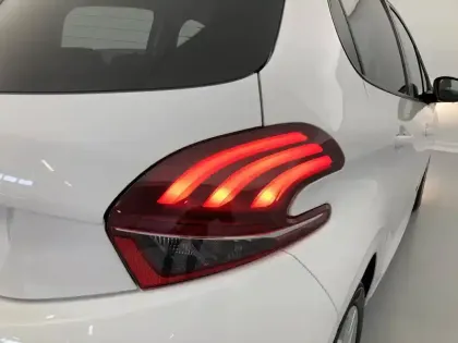 Photo 15 Peugeot 208  PureTech 82ch S&S BVM5