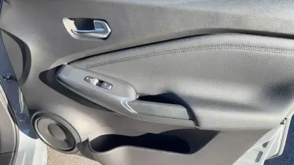 Photo 40 Nissan Juke  HYBRID 143