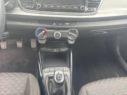 Photo 10 Kia Rio  1.0 T-GDi 100 ch BVM6