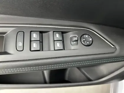 Photo 18 Peugeot 3008  Hybrid 225 e-EAT8