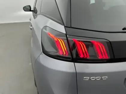 Photo 16 Peugeot 3008  Hybrid 225 e-EAT8