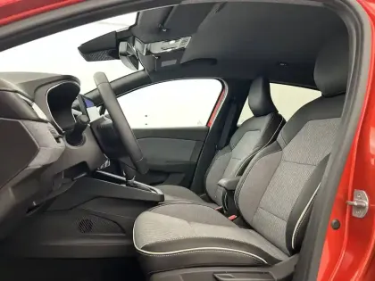 Photo 9 Renault Clio  E-Tech full hybrid 145 ch GSR2