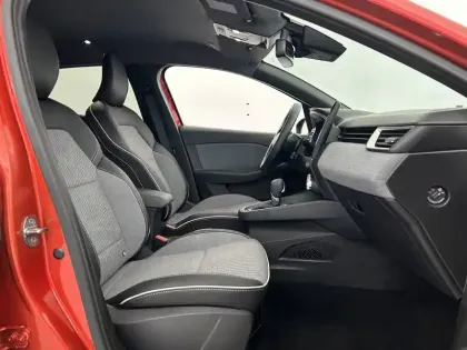 Photo 13 Renault Clio  E-Tech full hybrid 145 ch GSR2