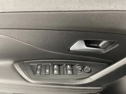 Photo 31 Peugeot 308  SW BlueHDi 130ch S&S EAT8