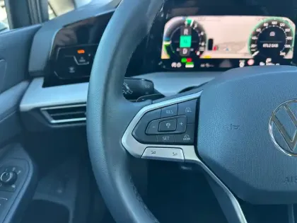 Photo 27 Volkswagen Golf  1.5 eHybrid 204 DSG6