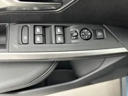 Photo 76 Peugeot 3008  Hybrid 136 e-DCS6