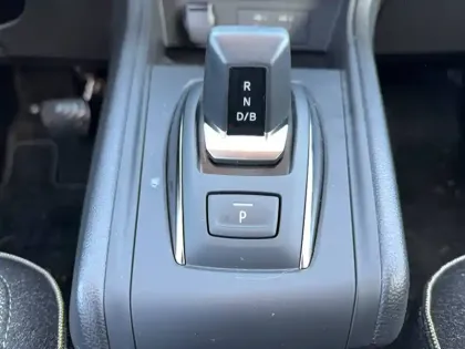 Photo 12 Renault Captur  E-Tech full hybrid 160 ch