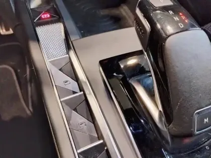 Photo 19 DS DS 3 DS3 Crossback PureTech 130 EAT8 Ines de la Fressange Paris