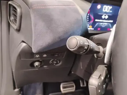 Photo 16 DS DS 3 DS3 Crossback PureTech 130 EAT8 Ines de la Fressange Paris