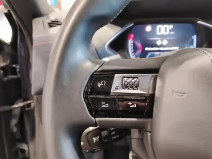 Photo 18 DS DS 3 DS3 Crossback PureTech 130 EAT8 Ines de la Fressange Paris