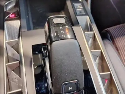 Photo 23 DS DS 3 DS3 Crossback PureTech 130 EAT8 Ines de la Fressange Paris